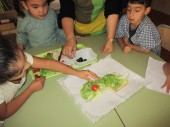 Taller de cuina creativa amb fruita i verdura de temporada a l'escola Ciutat Cooperativa